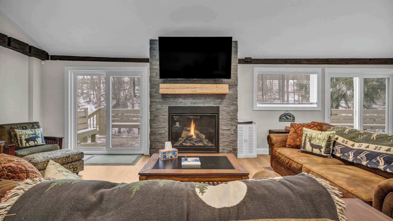 Photo of Livingroom in Ellicottville