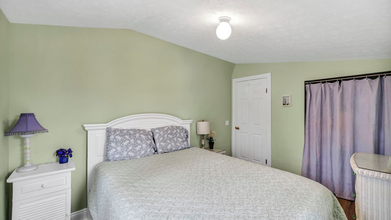 Photo of Bedroom in Madison-on-the-Lake