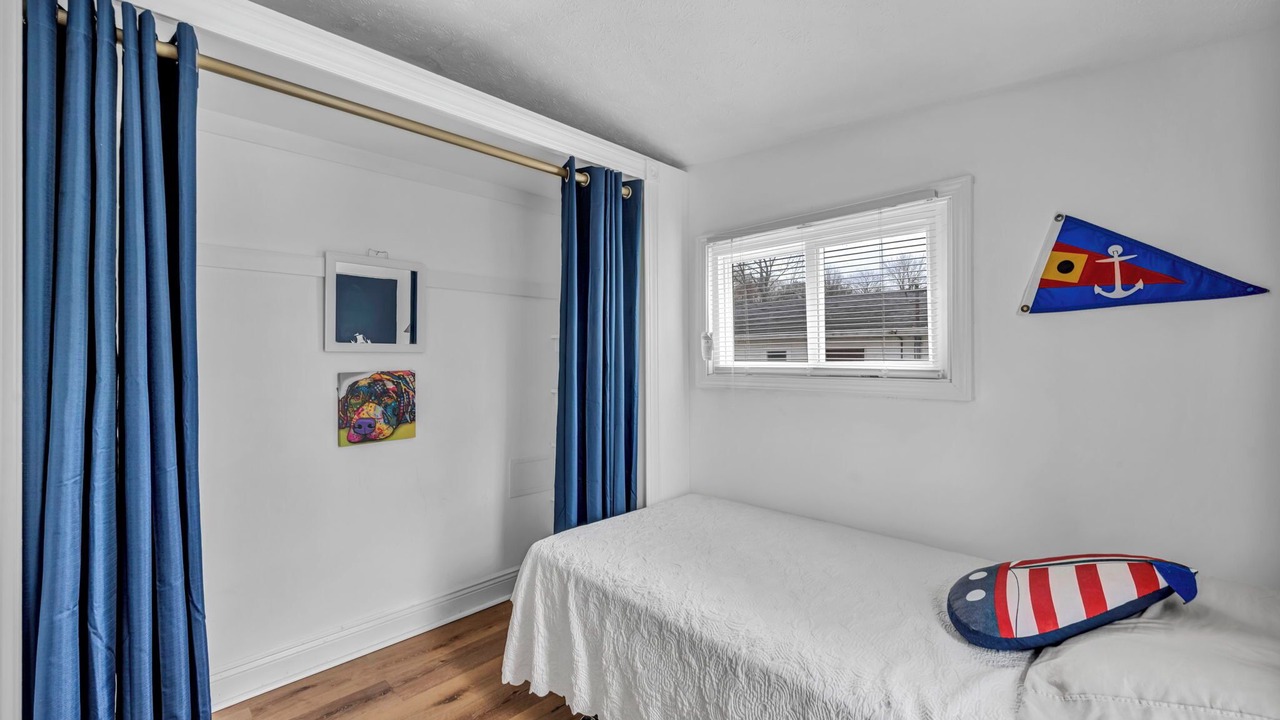 Photo of Bedroom in Madison-on-the-Lake