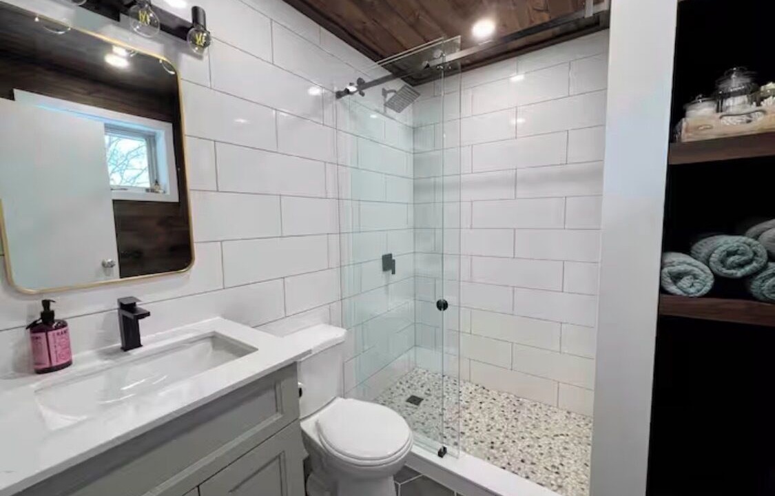 Photo of Bathroom in Oro-Medonte
