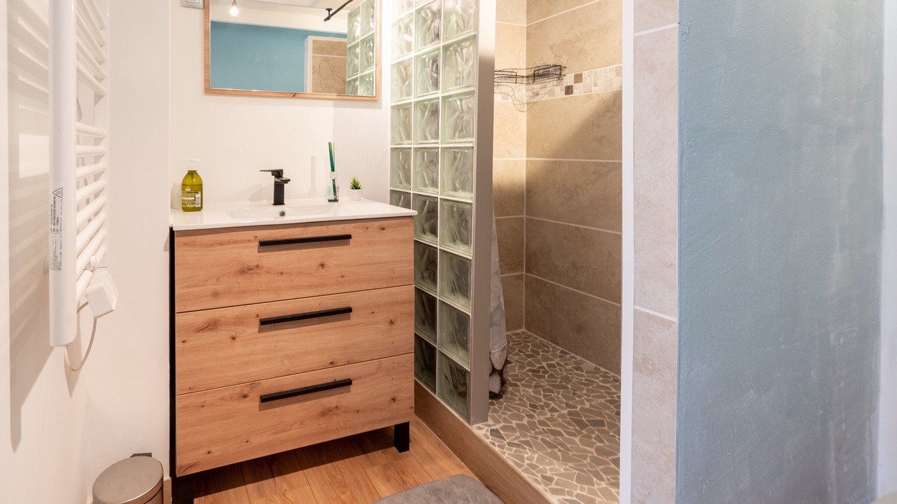 Photo of Bathroom in Loriol-du-Comtat