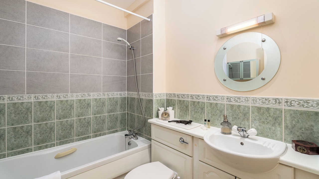 Photo of Bathroom in Berkhamsted