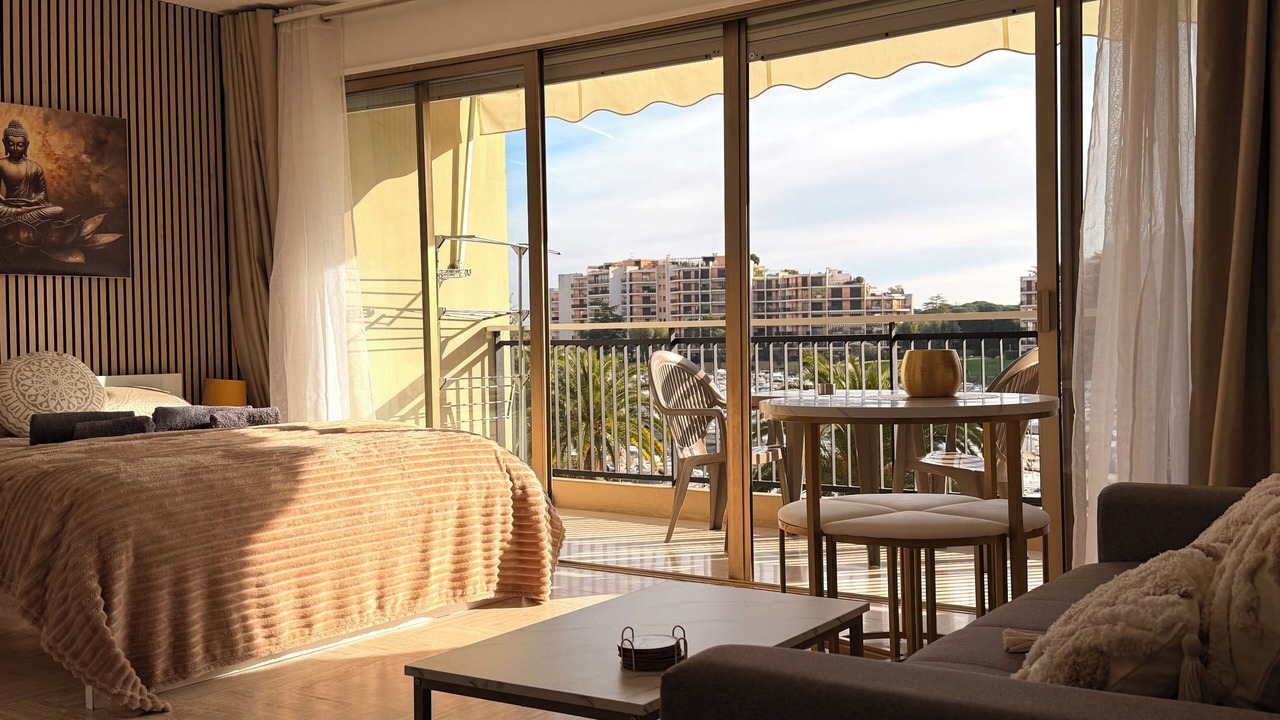 Photo of Livingroom in Mandelieu-La-Napoule