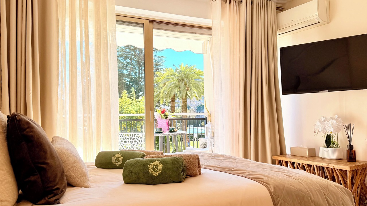 Photo of Bedroom in Mandelieu-La-Napoule