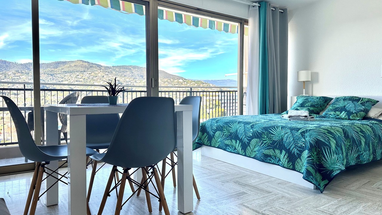 Photo of Bedroom in Mandelieu-La-Napoule
