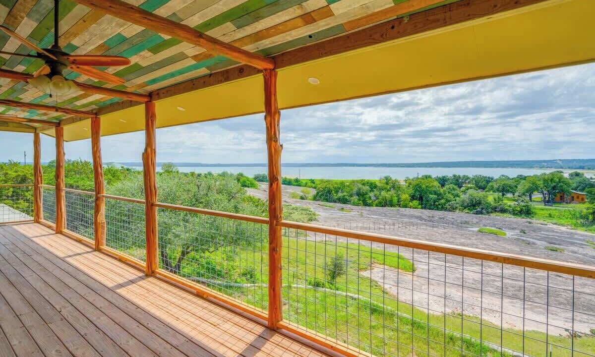 Photo of Patio Balcony in Buchanan Dam