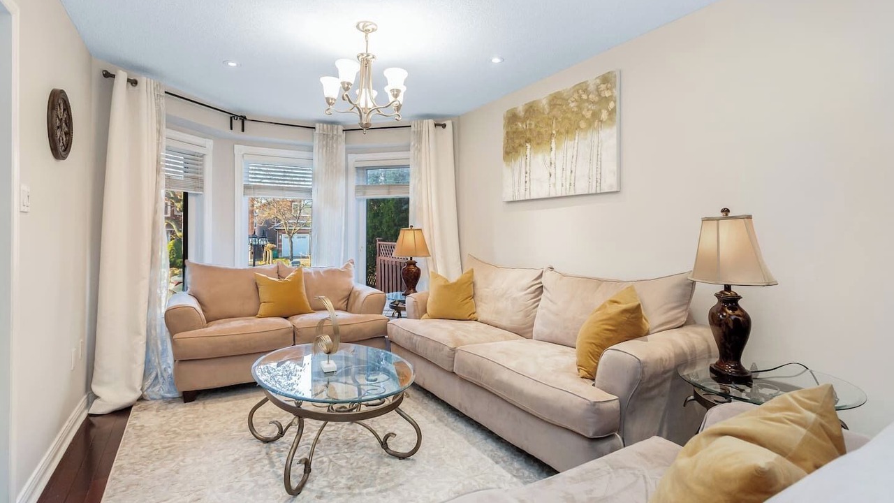 Photo of Livingroom in East Credit