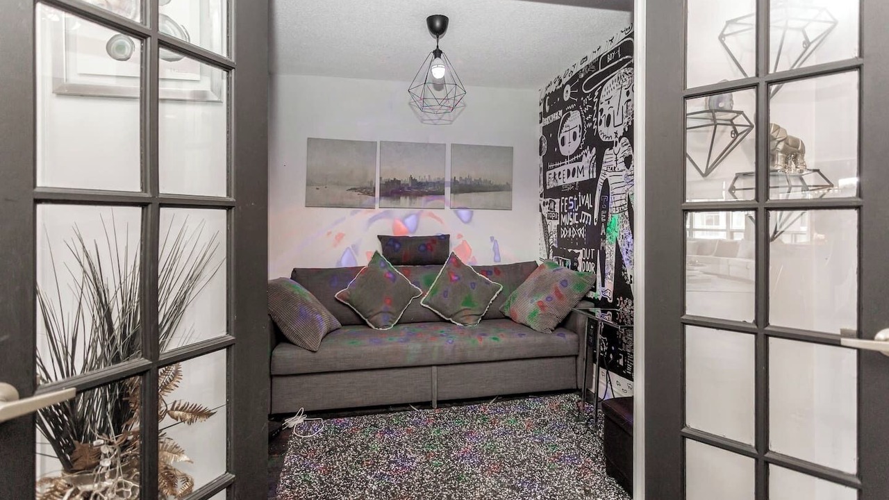 Photo of Livingroom in Downtown Mississauga