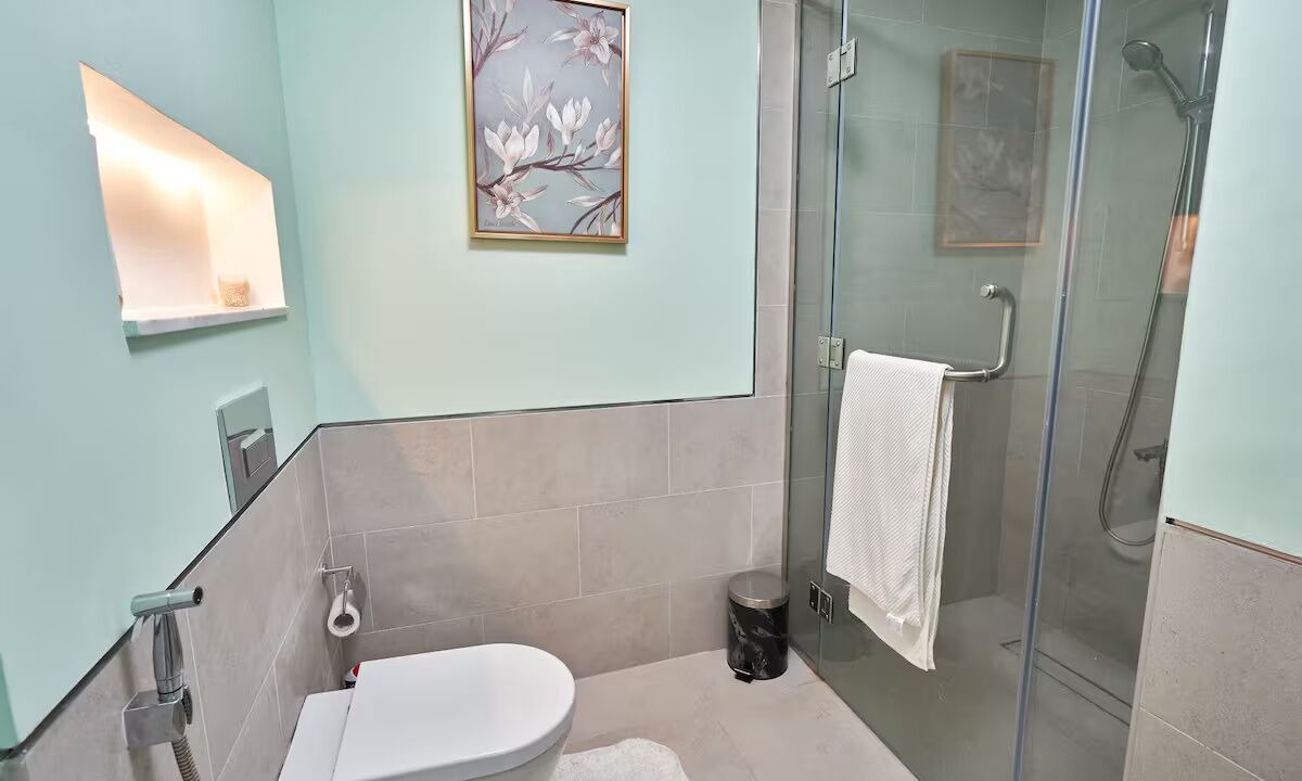 Photo of Bathroom in Umm Suqeim 3