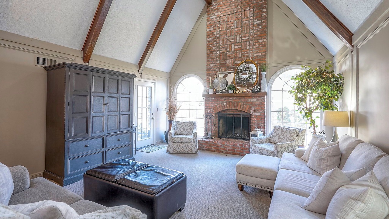 Photo of Livingroom in Prairie Village
