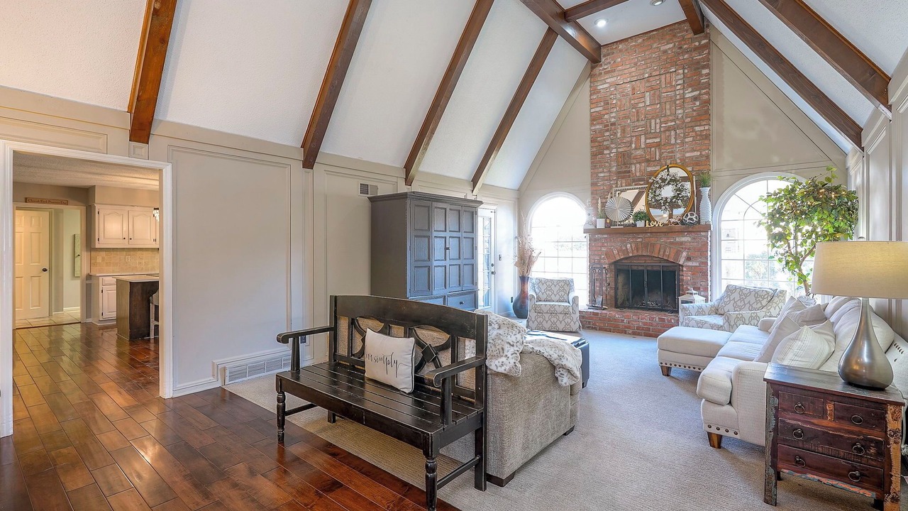 Photo of Livingroom in Prairie Village