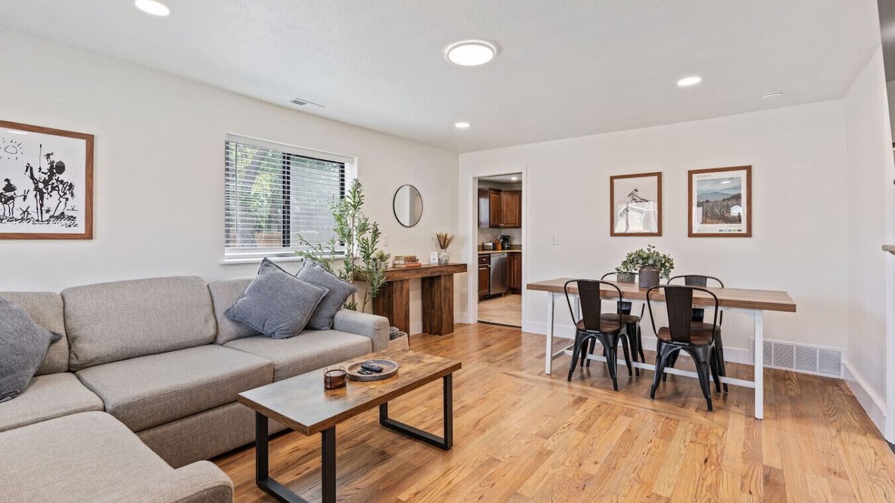 Photo of Livingroom in South Salt Lake