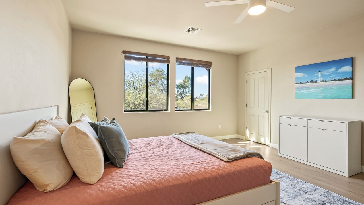 Photo of Bedroom in Midtown