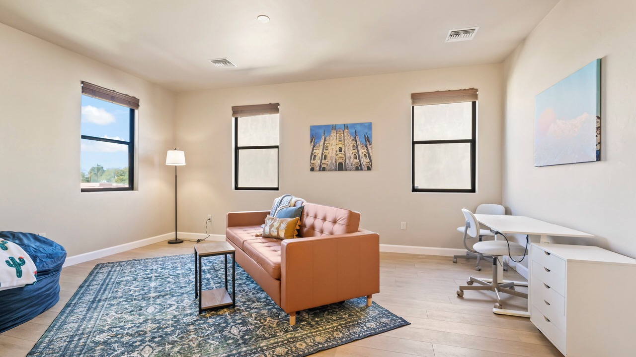 Photo of Livingroom in Midtown