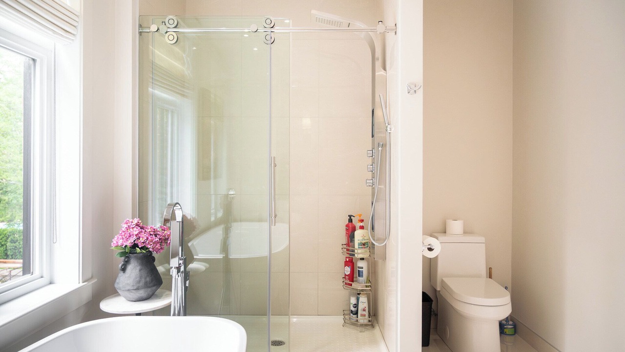 Photo of Bathroom in Longueuil