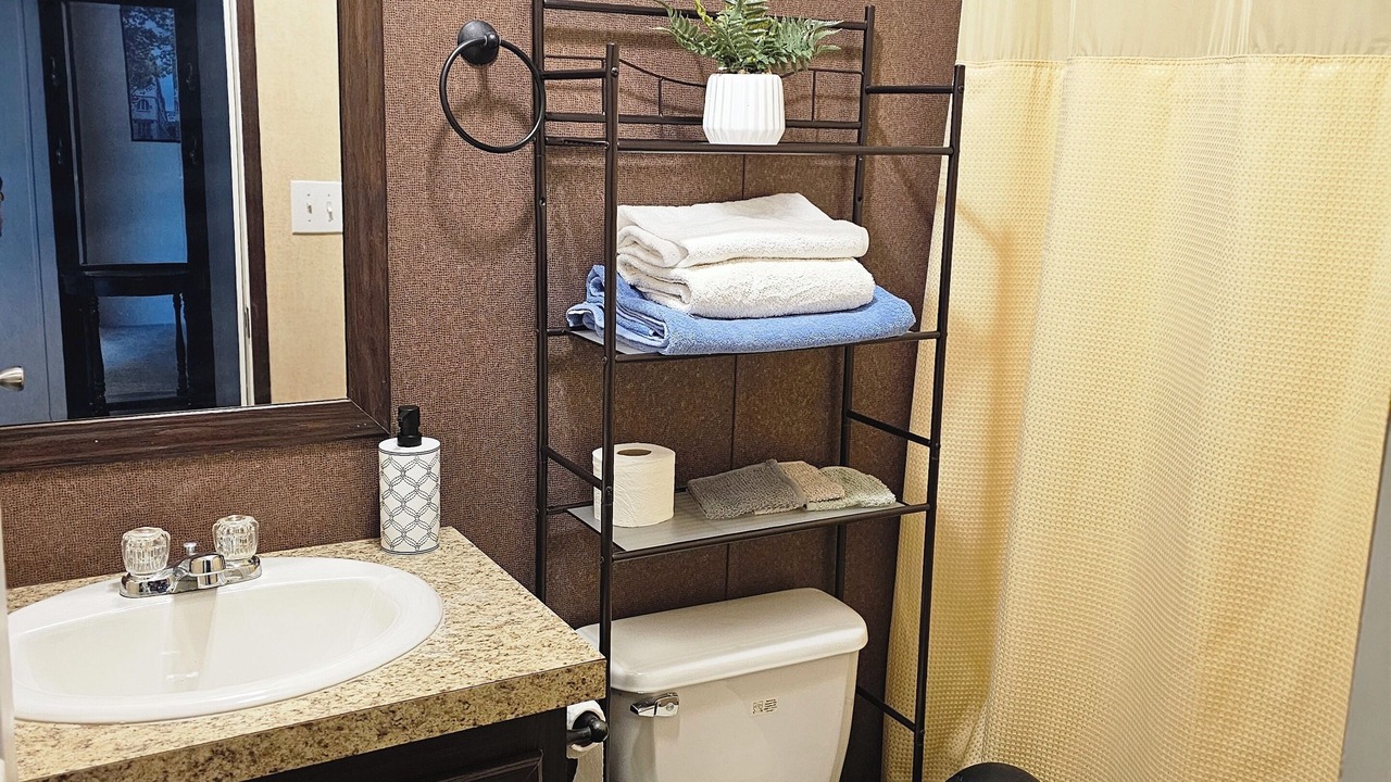 Photo of Bathroom in Iraan
