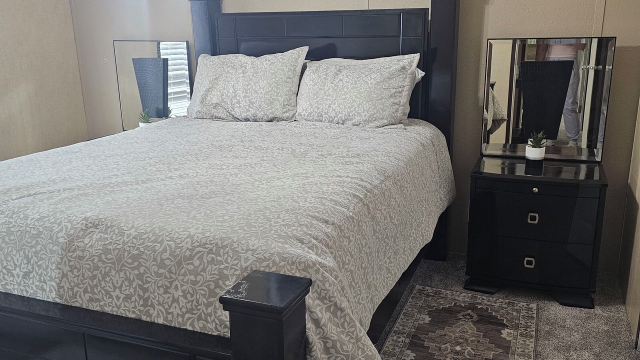 Photo of Bedroom in Iraan