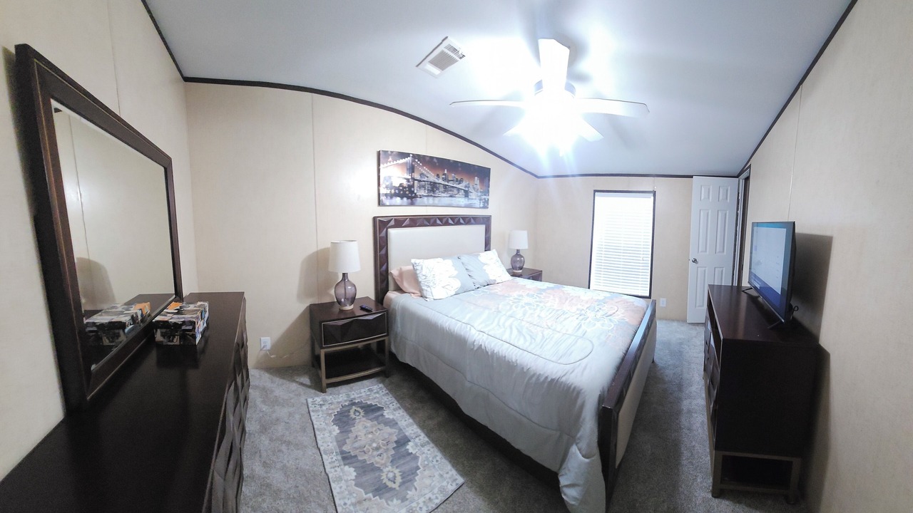 Photo of Bedroom in Iraan