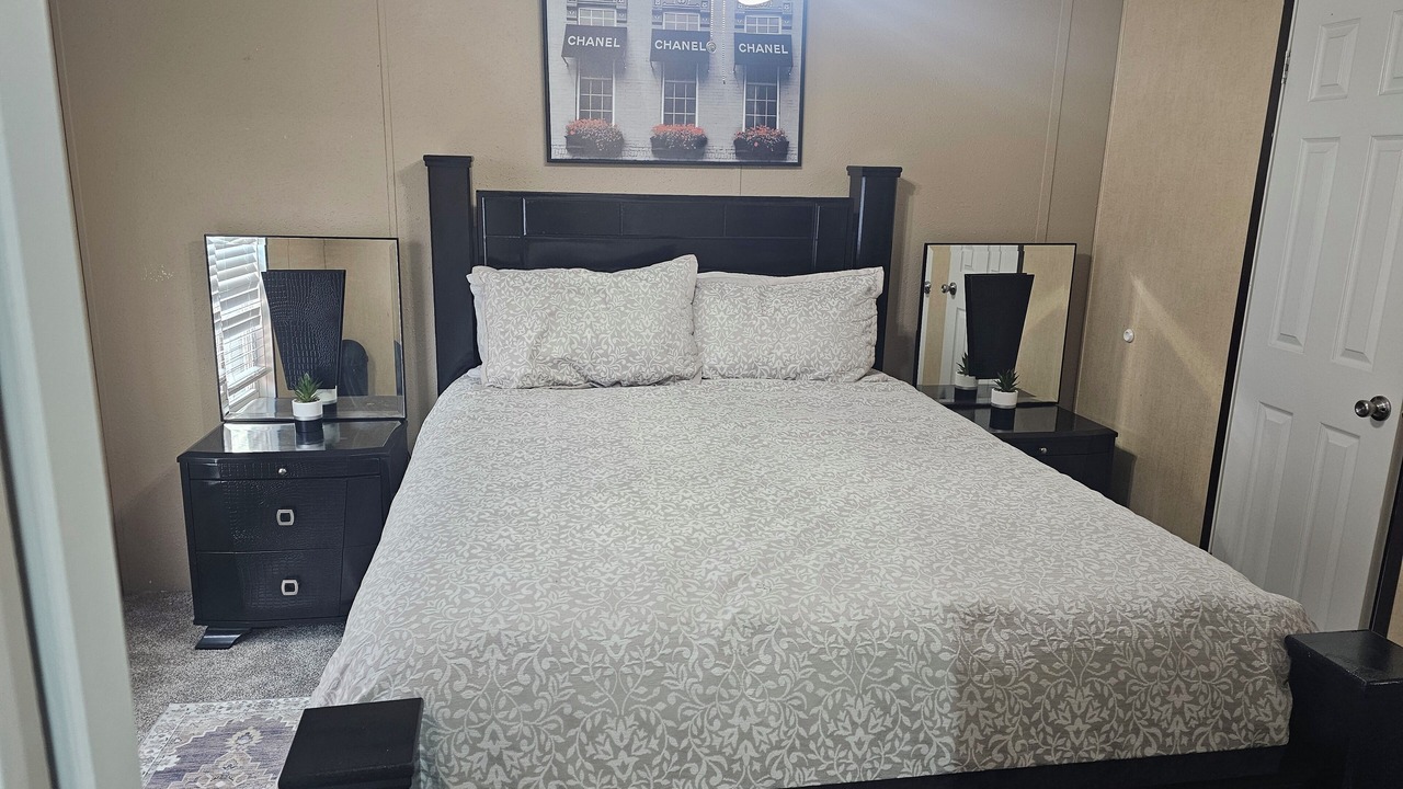 Photo of Bedroom in Iraan