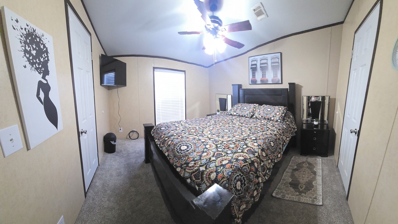Photo of Bedroom in Iraan