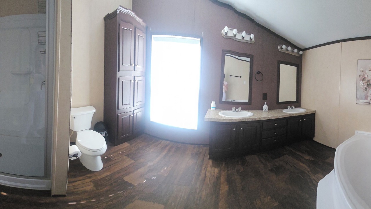 Photo of Bathroom in Iraan
