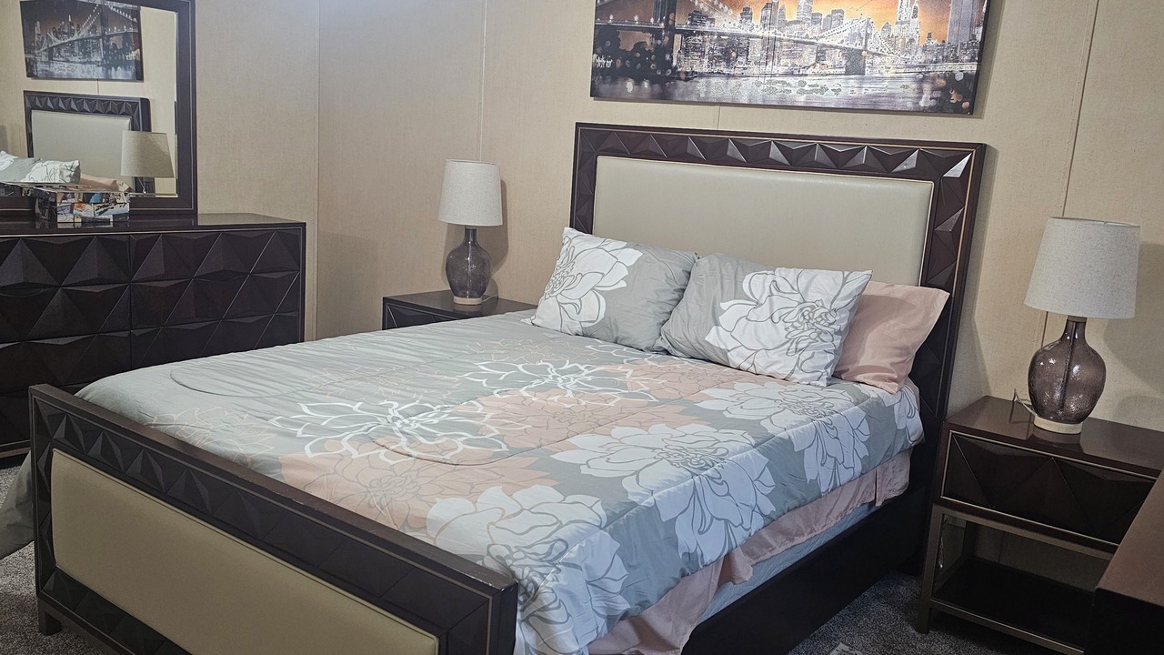 Photo of Bedroom in Iraan