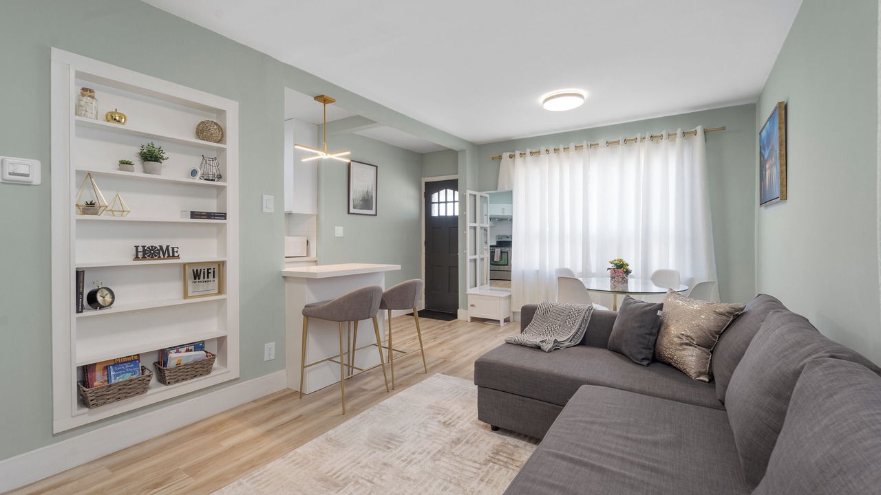 Photo of Livingroom in Woodbine Heights