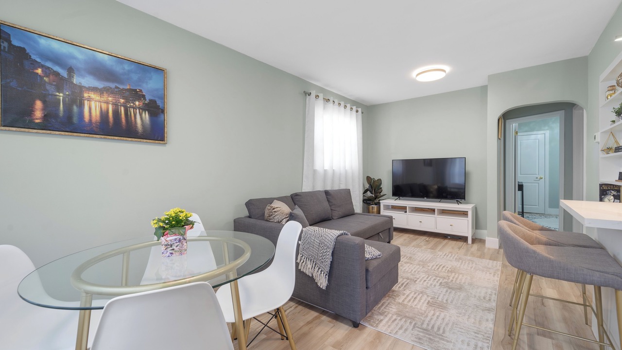 Photo of Livingroom in Woodbine Heights