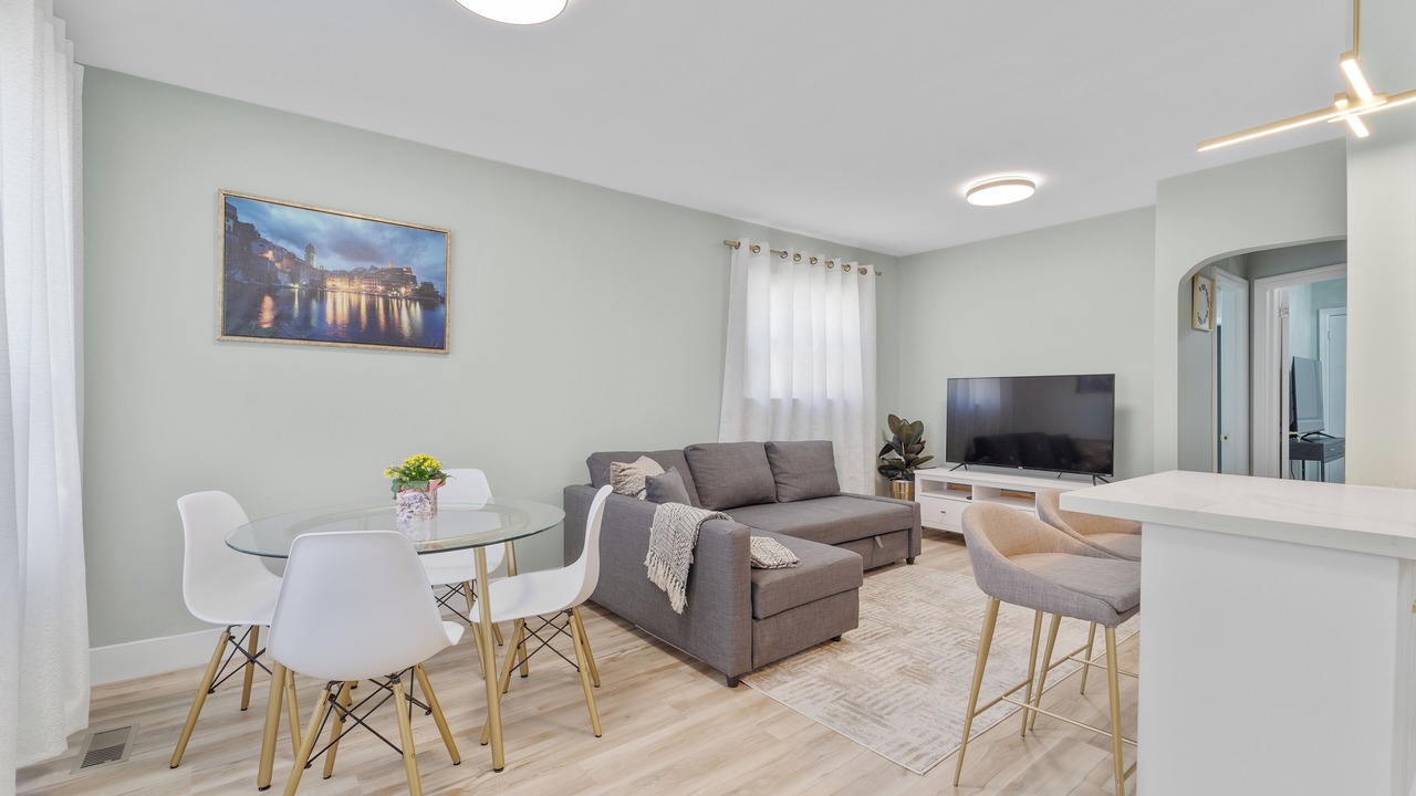 Photo of Livingroom in Woodbine Heights