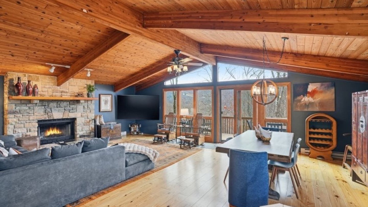 Photo of Livingroom in Beech Mountain