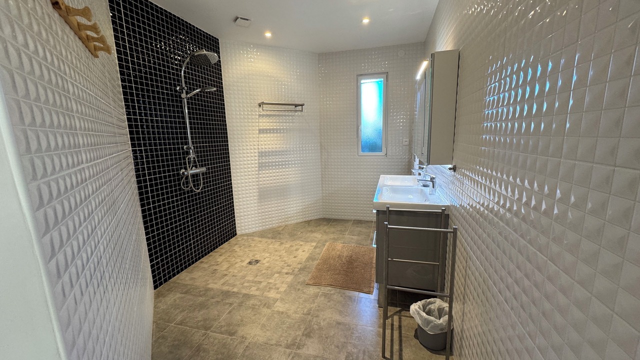 Photo of Bathroom in Jouy-le-Potier
