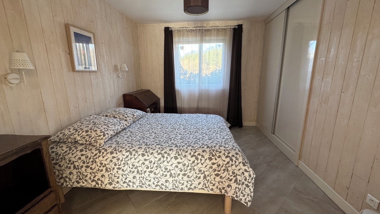 Photo of Bedroom in Jouy-le-Potier