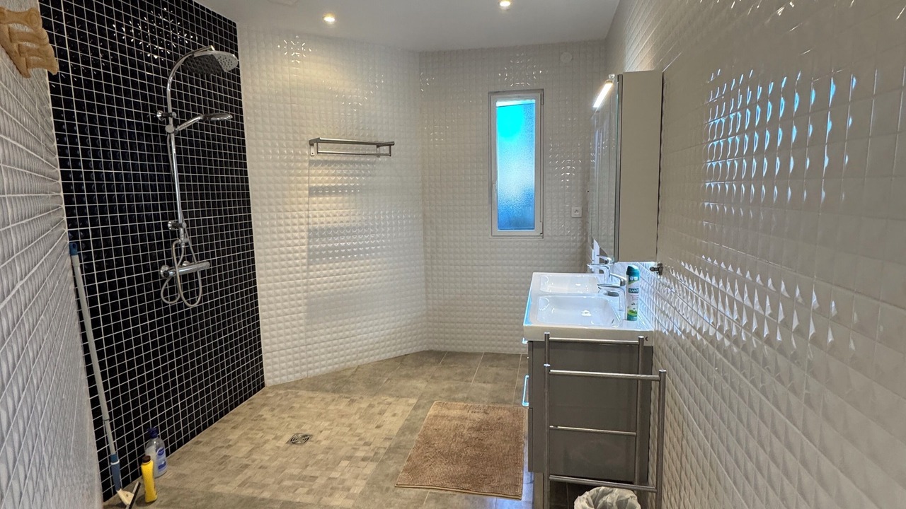 Photo of Bathroom in Jouy-le-Potier