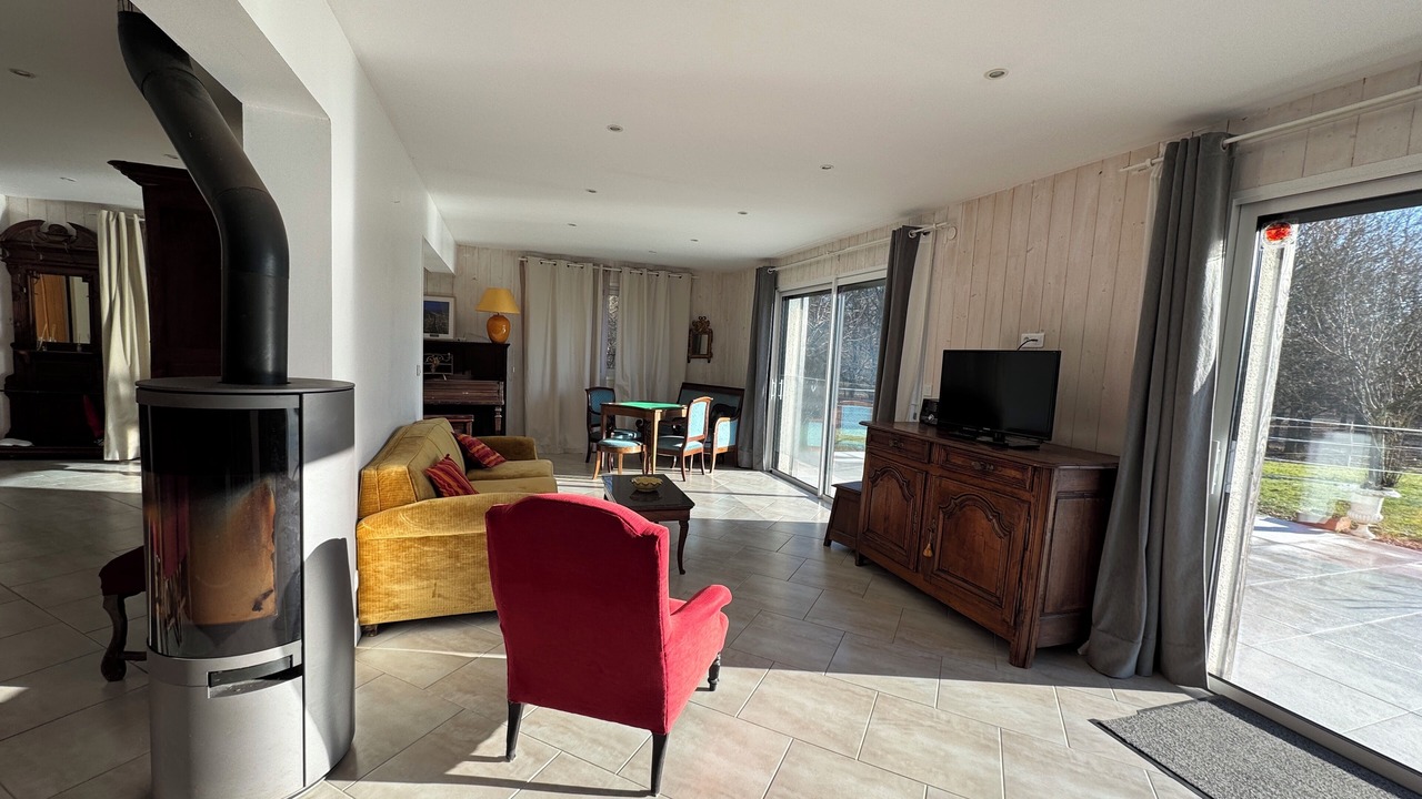 Photo of Livingroom in Jouy-le-Potier