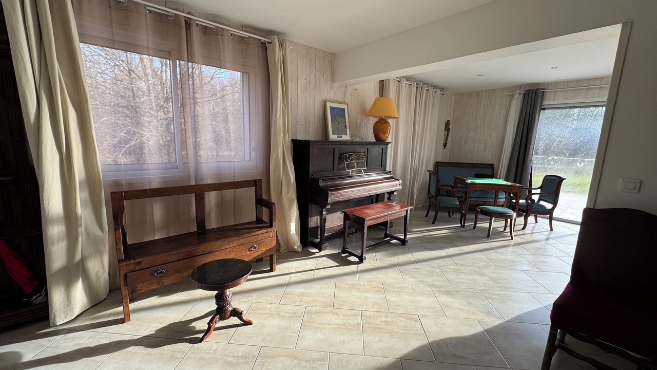 Photo of Livingroom in Jouy-le-Potier