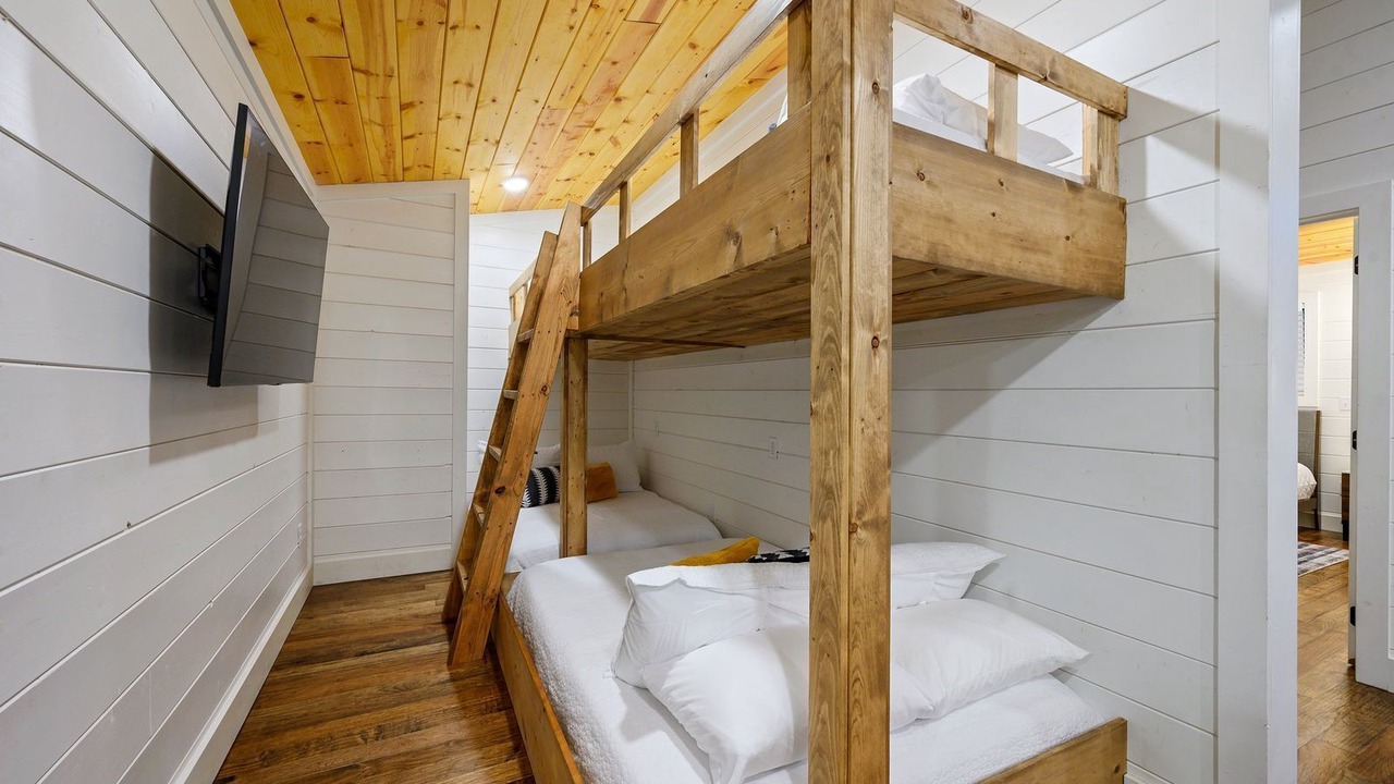 Photo of Bedroom in Hochatown