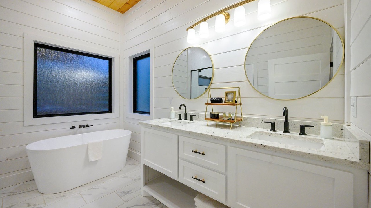 Photo of Bathroom in Hochatown