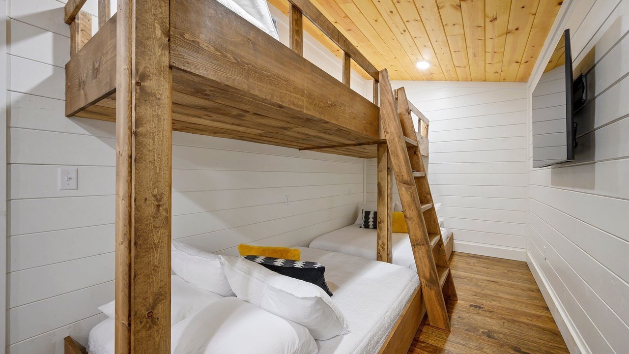 Photo of Bedroom in Hochatown