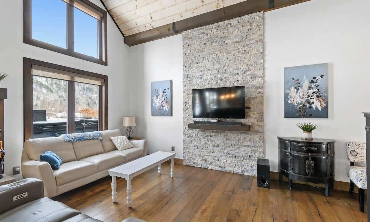 Photo of Livingroom in Notre-Dame-de-la-Salette