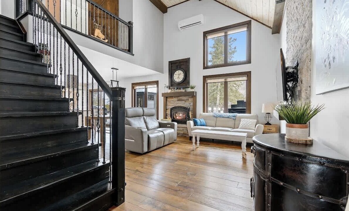 Photo of Livingroom in Notre-Dame-de-la-Salette
