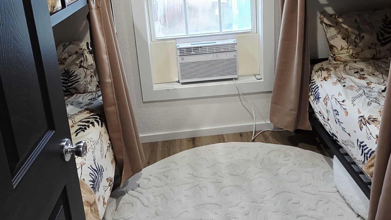 Photo of Bedroom in Crystal Beach