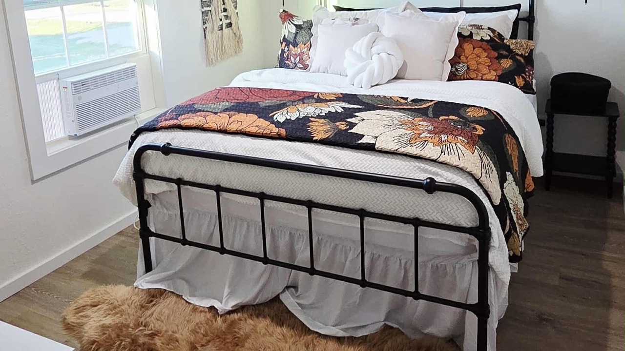 Photo of Bedroom in Crystal Beach