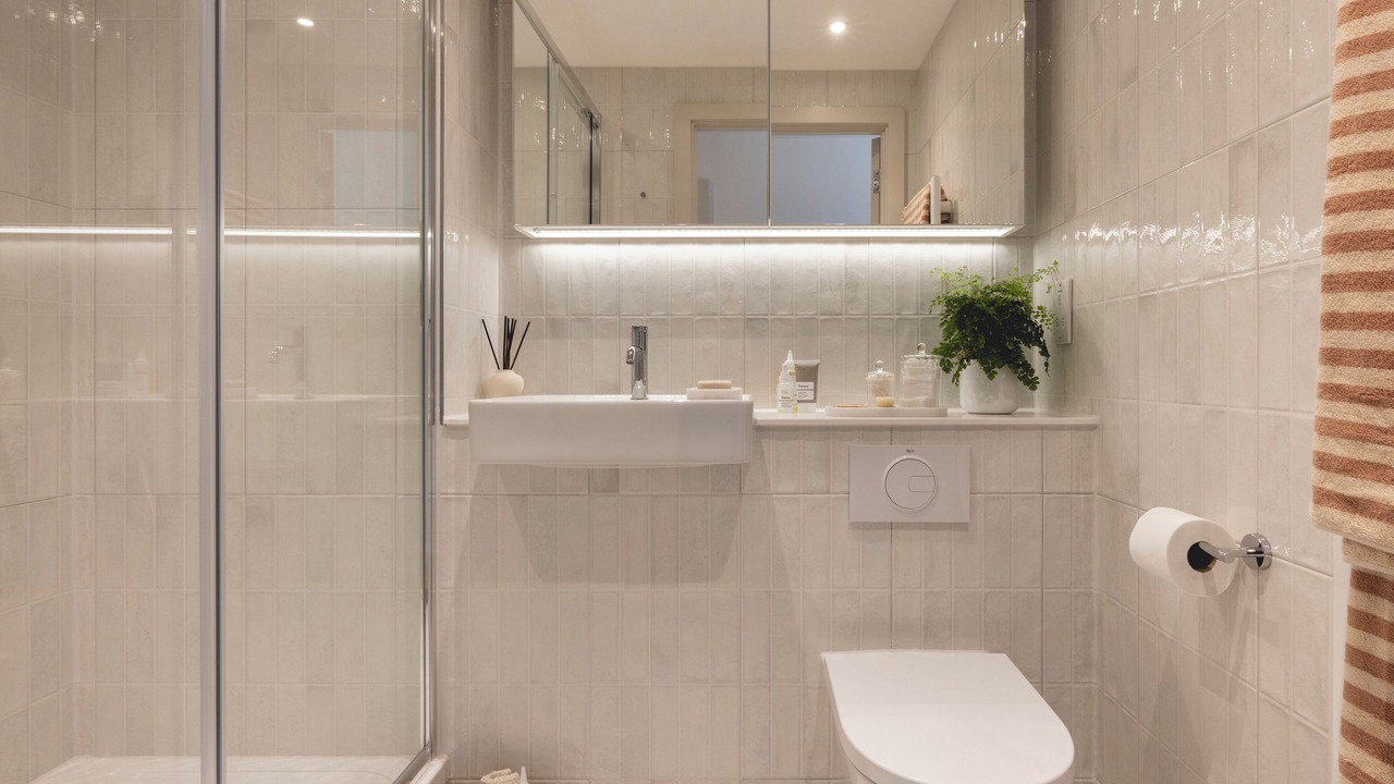 Photo of Bathroom in Girton