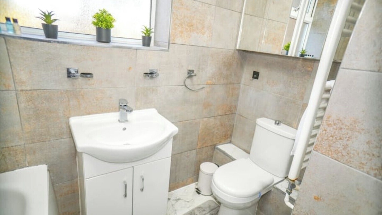Photo of Bathroom in Langley Marish