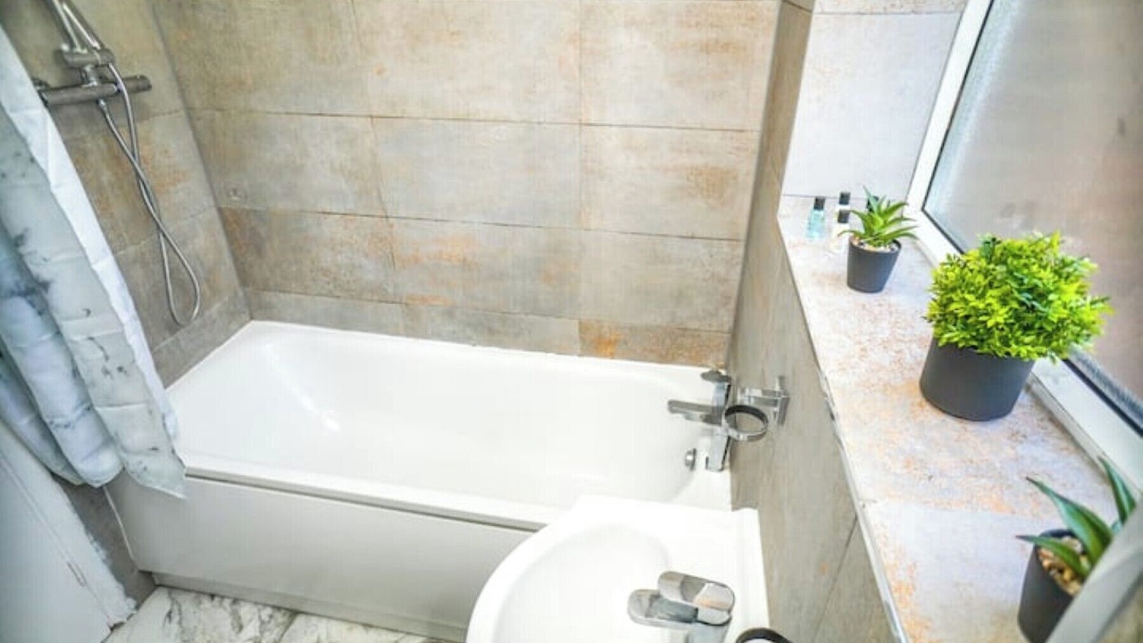 Photo of Bathroom in Langley Marish