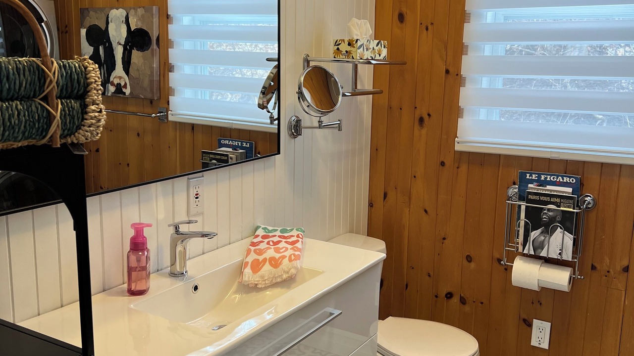 Photo of Bathroom in Saint-Jean-de-l'lle-d'Orleans