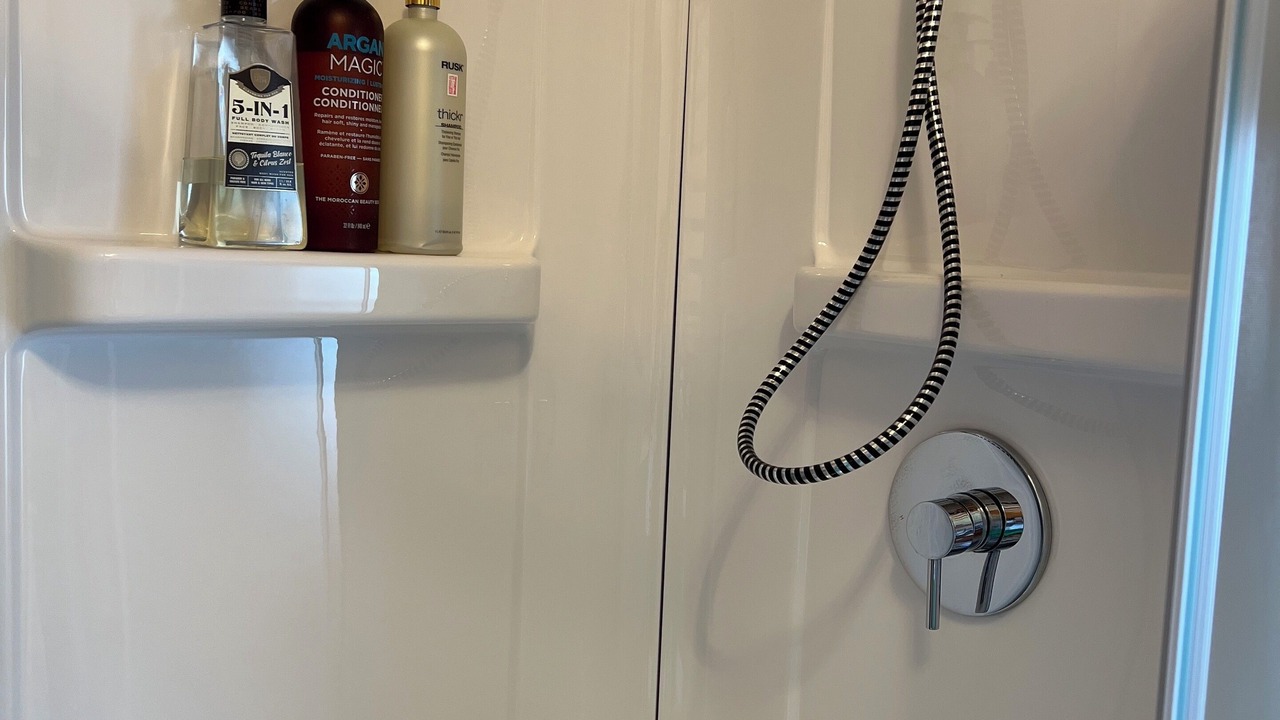 Photo of Bathroom in Saint-Jean-de-l'lle-d'Orleans