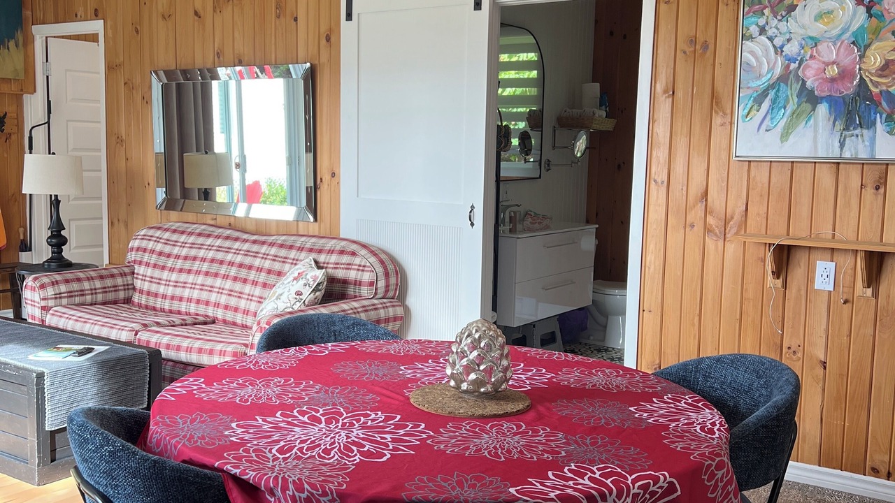 Photo of Livingroom in Saint-Jean-de-l'lle-d'Orleans