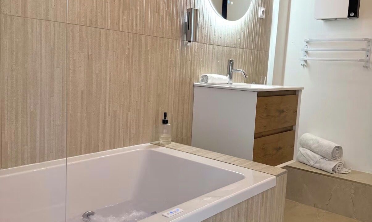 Photo of Bathroom in Calais
