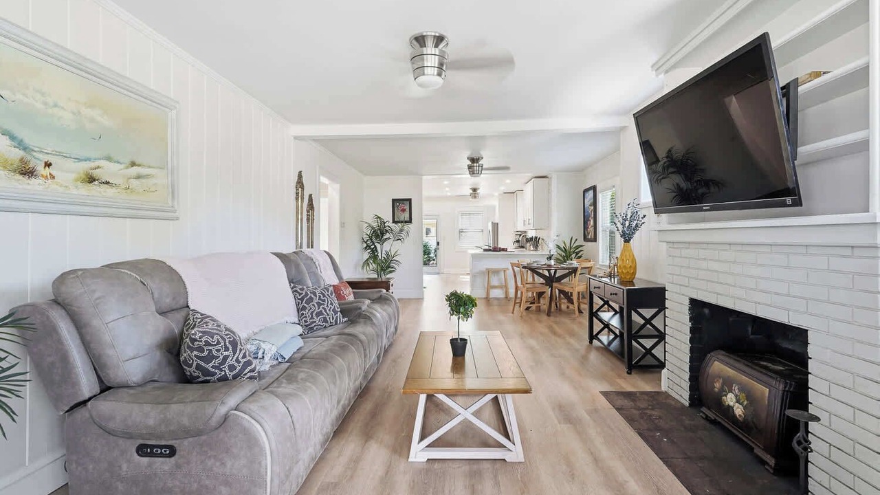 Photo of Livingroom in Arlington Park